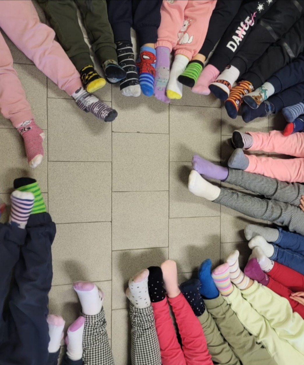 Scuola dell’infanzia “A. Frank” succursale – Giornata dei calzini spaiati